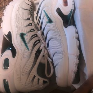 Meet your Posher, Danyiel